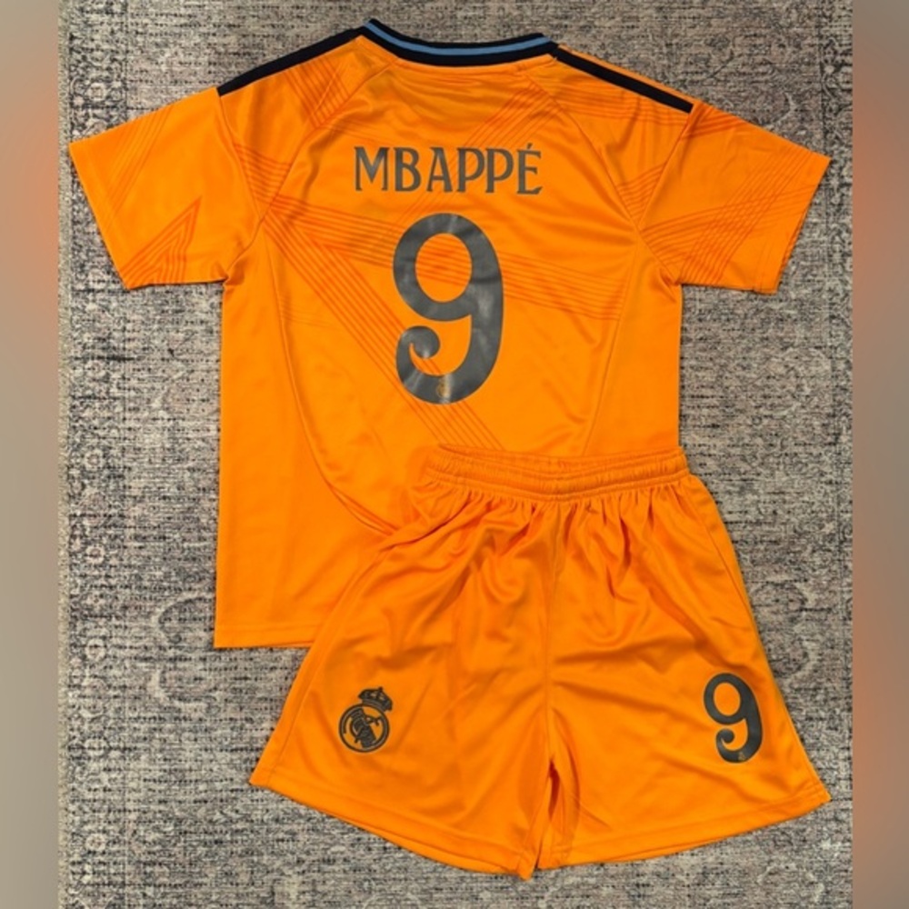 Mbappe Orange Kids Youth XL Size 30 Soccer Jersey Set Age 12-14 New with tag
